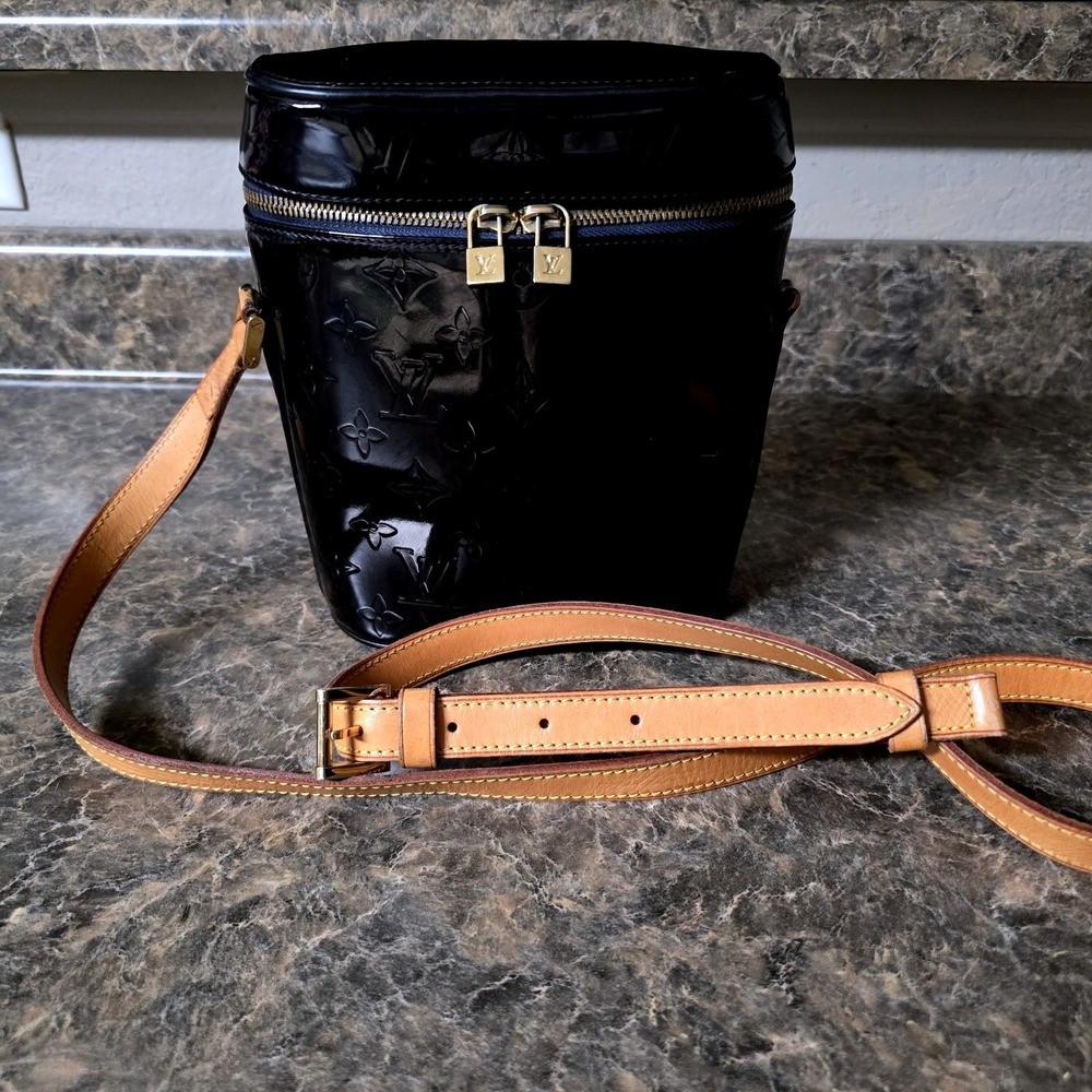 Authentic Louis Vuitton Sullivan PM Monogram Vernis Black Bag Read